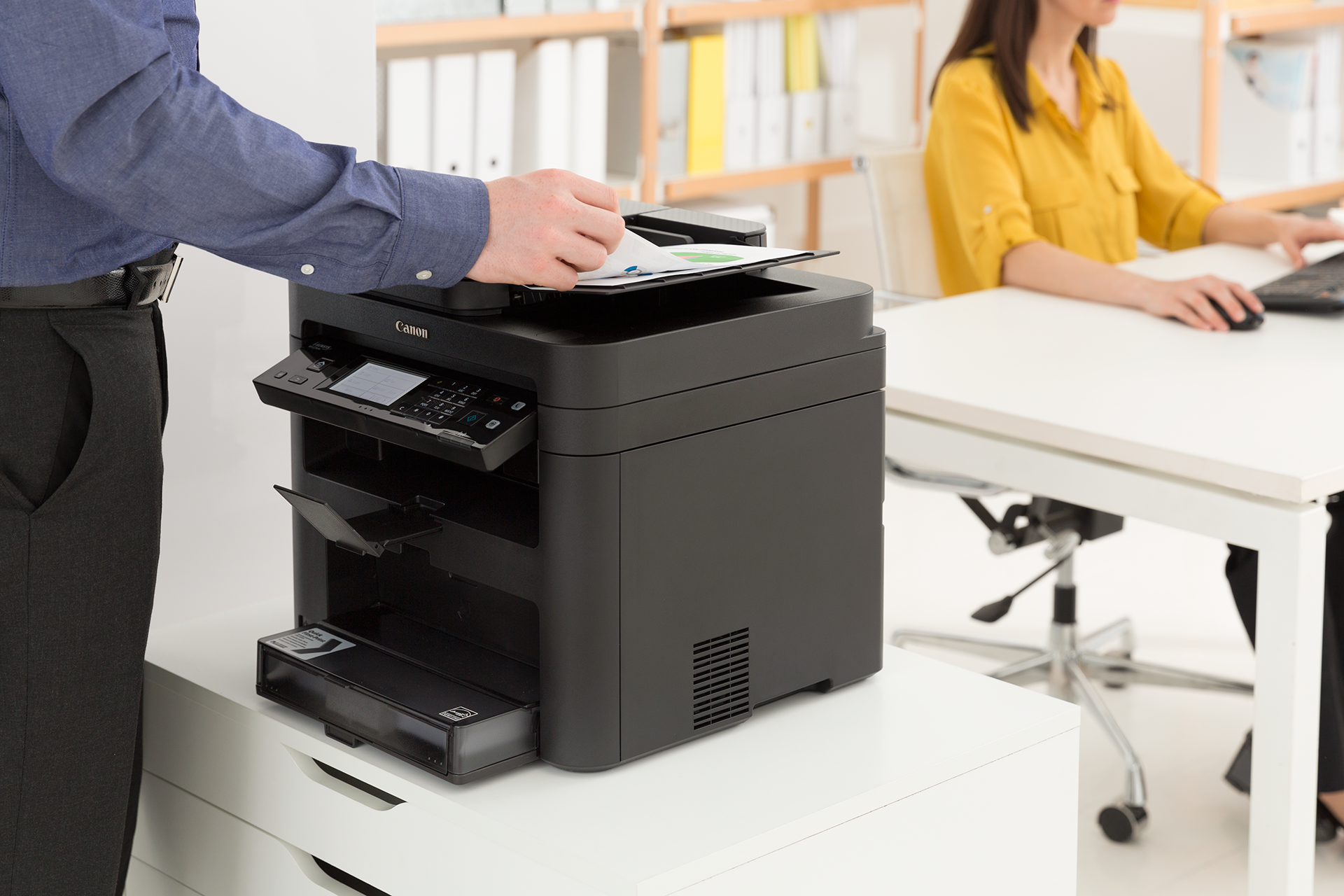 Какой принтер для офиса. Принтер в офисе. Принтер МФУ для офиса. Копировальные аппараты для офиса. Лазерный принтер в офисе.