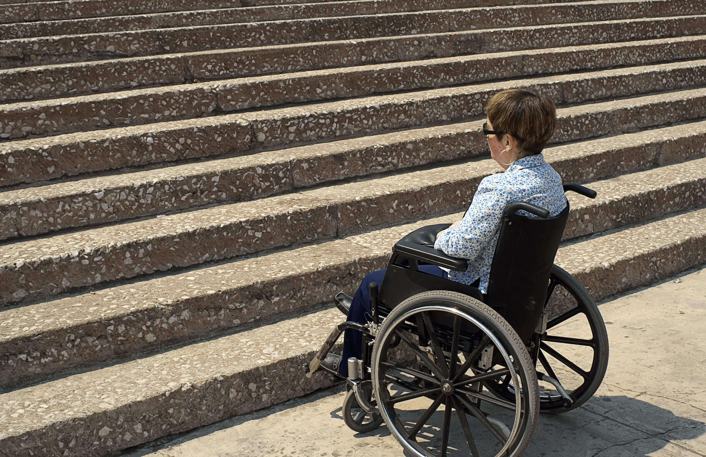 Адаптация инвалидов в обществе. Инвалиды люди с ограниченными возможностями. Дети инвалиды. Дети инвалиды колясочники. Трудности инвалидов.