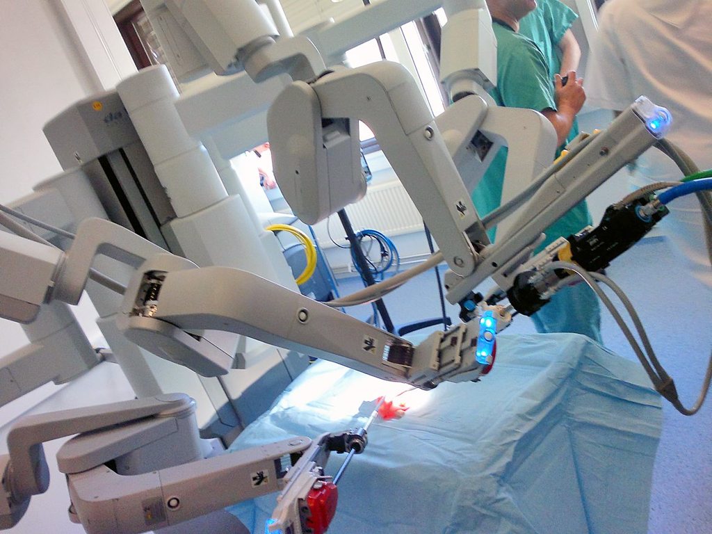 Удаление простаты да винчи. Простатэктомия роботом «да Винчи». Робот хирург да Винчи. Роботизированная биопсия Murab. Микрохирургия робот.