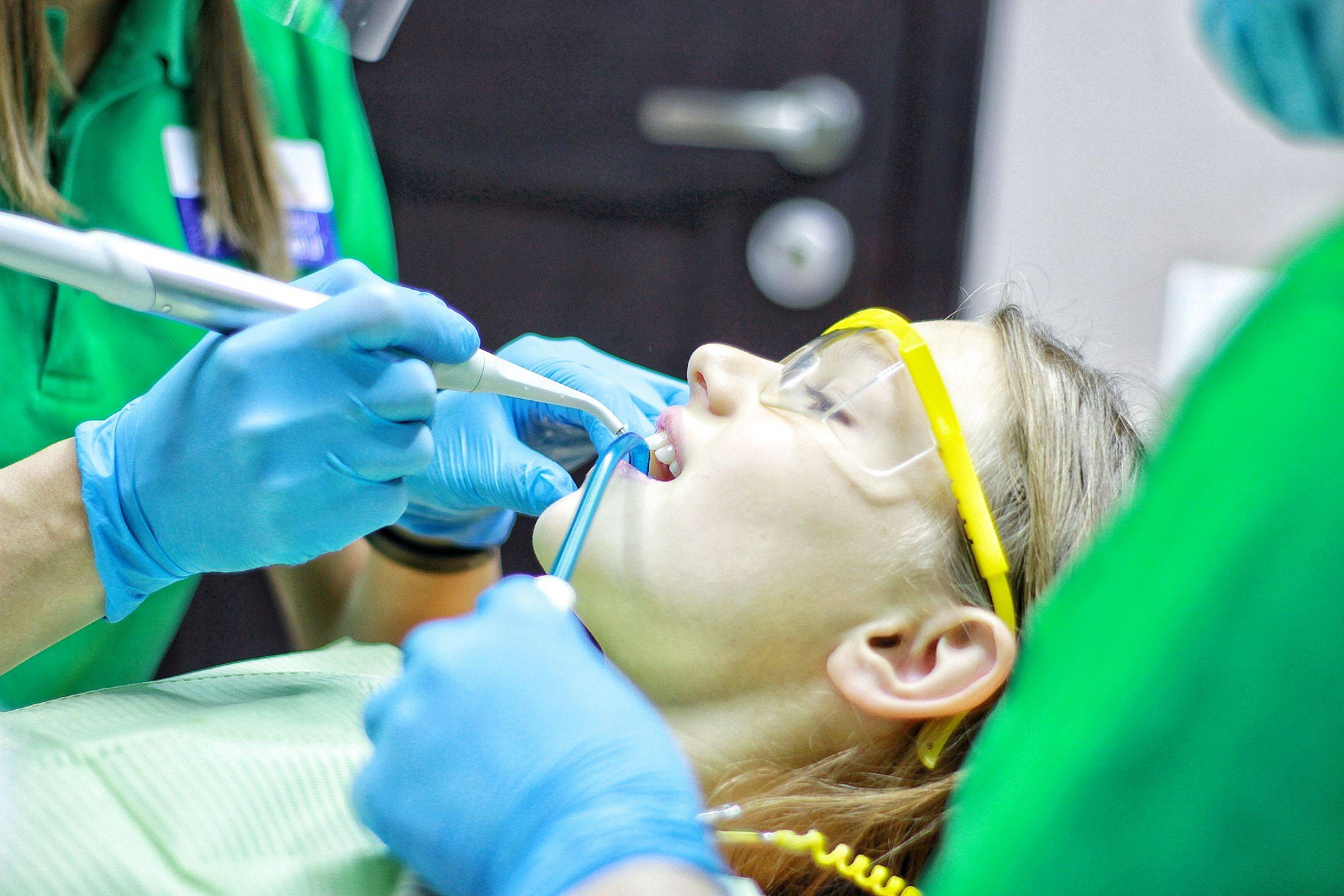 Во время операции под общим наркозом. Стоматология под общим наркозом. Общая анестезия в стоматологии.