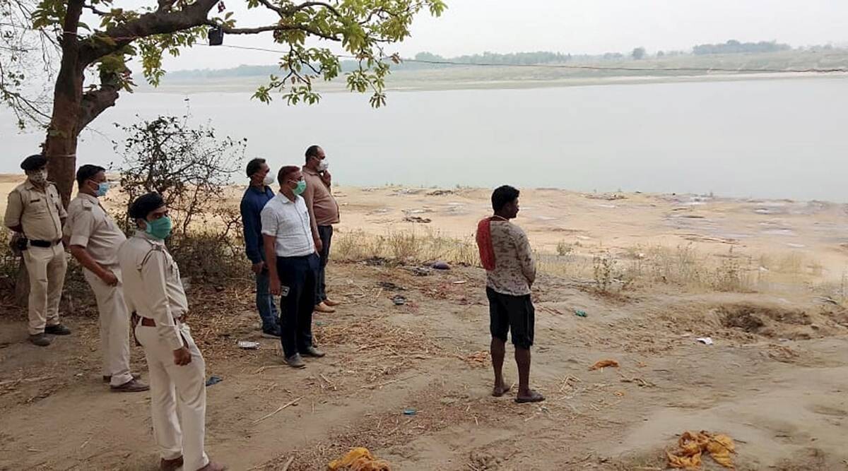В священной реке ганг нашли десятки тел умерших от коронавируса