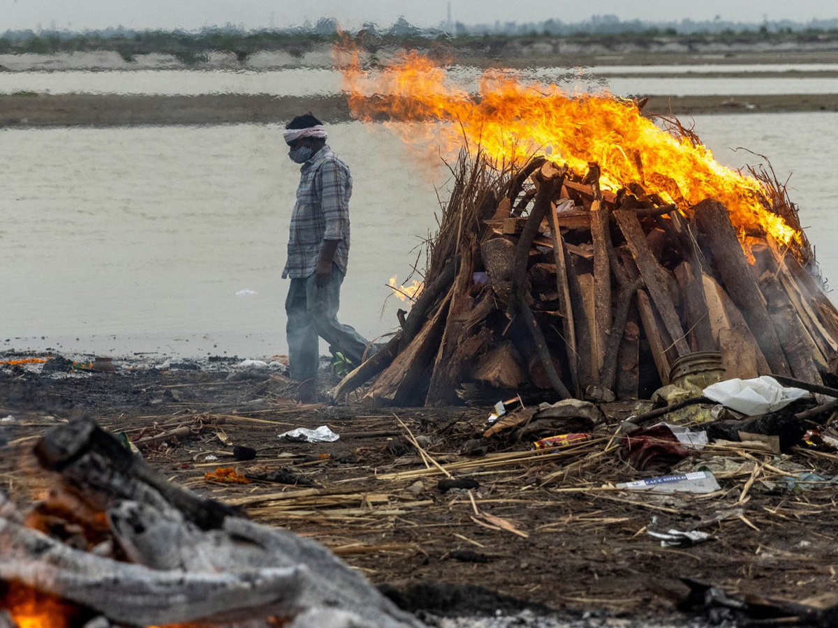 «подопытные индусы» гибнут на берегах ганга