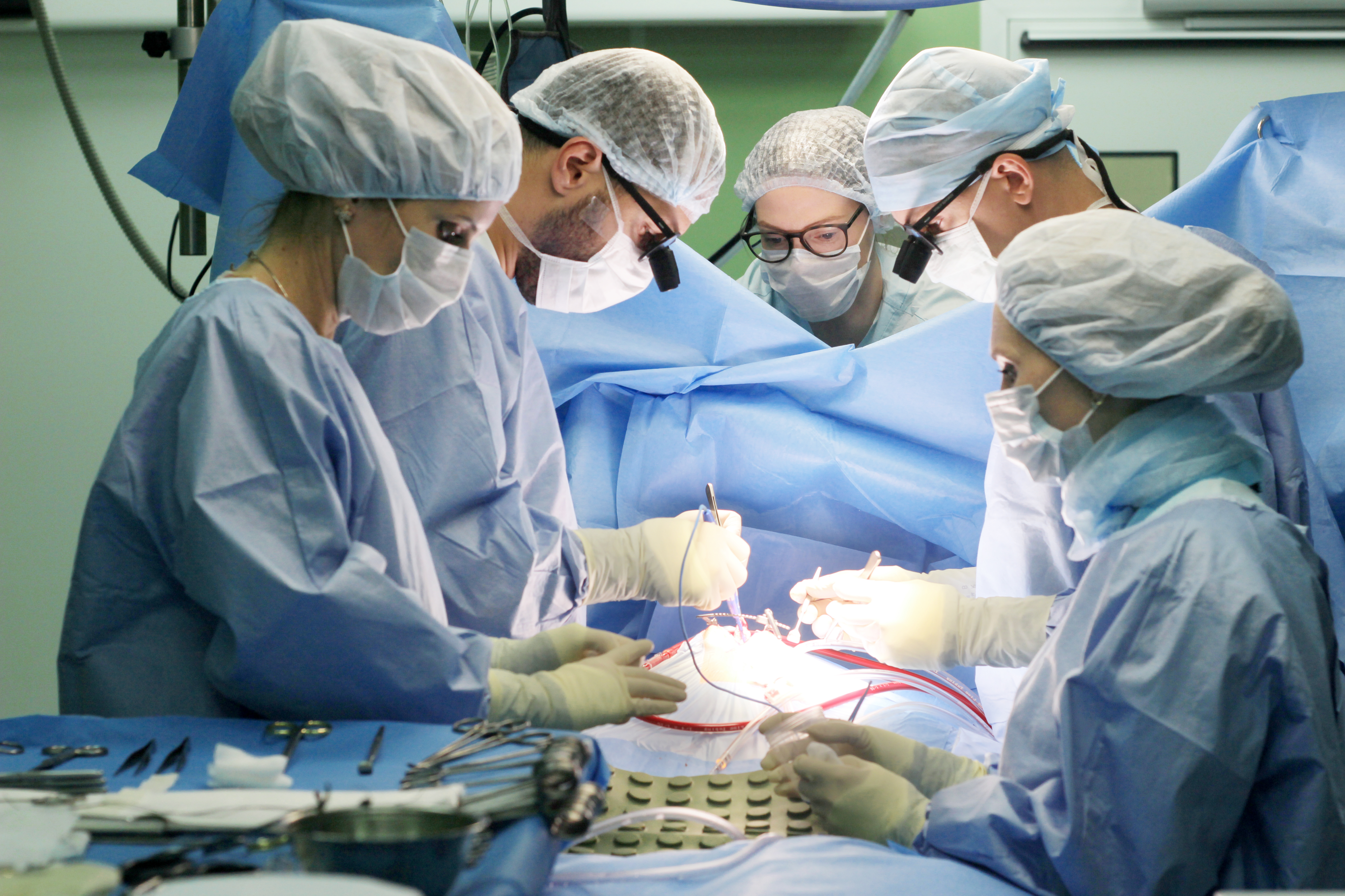 Удаление доброкачественных образований мягких тканей в операционной №1 "парацельс" | операционная №1