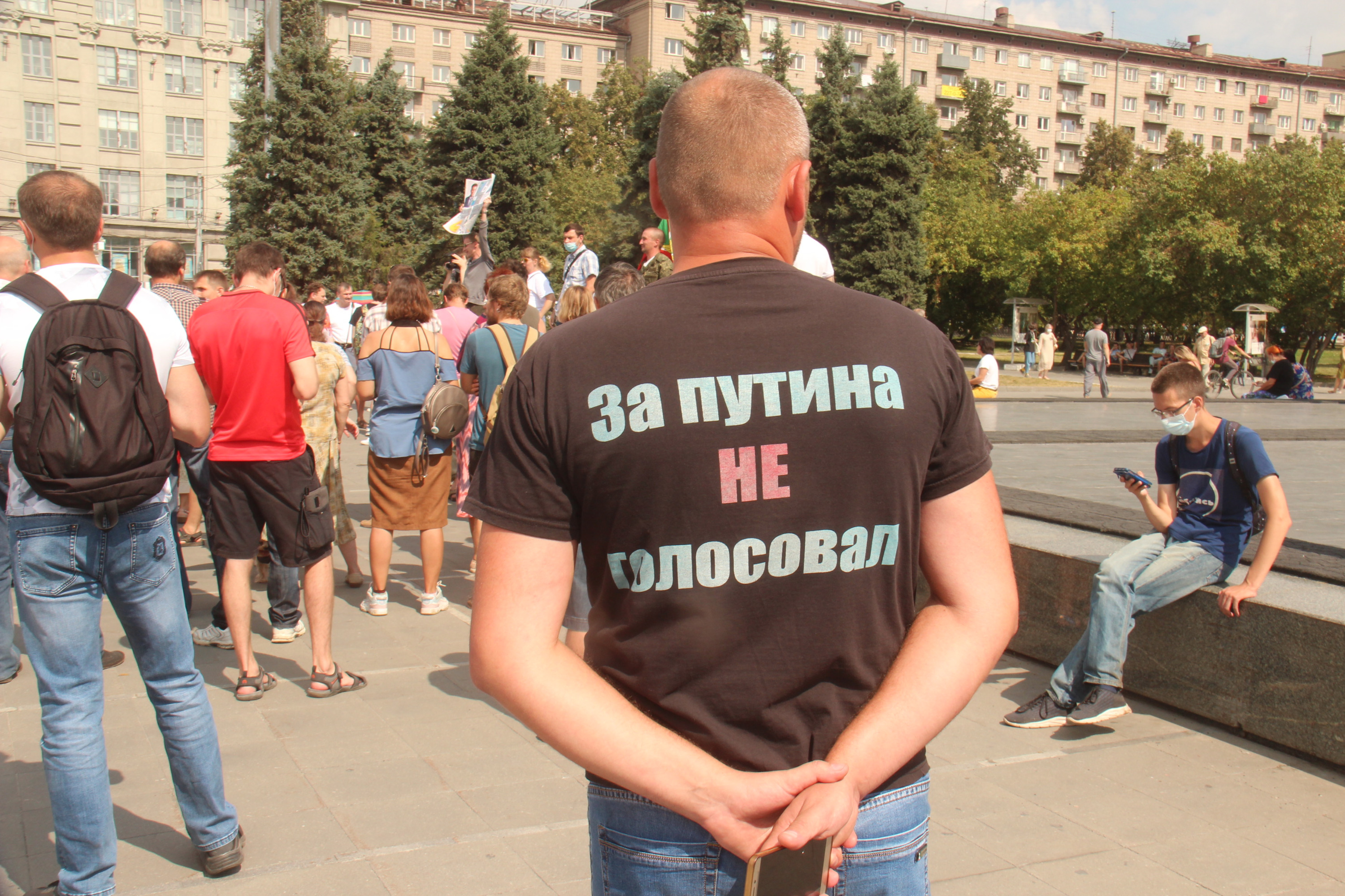 Против действующей власти. Против Путина. Футболка против Путина. Митинг. Протесты против Путина.