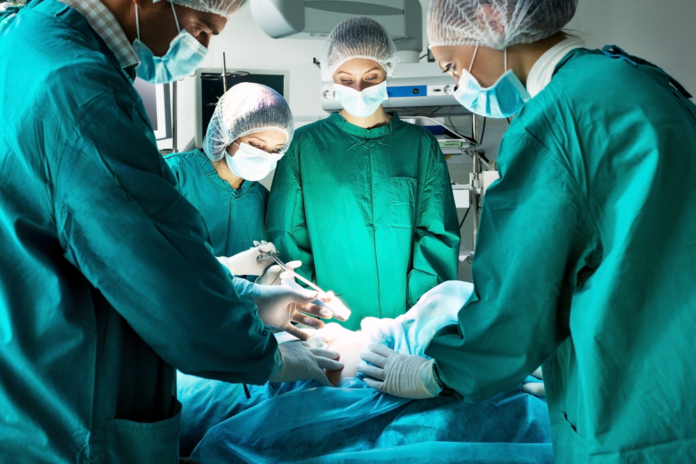 Доктор юра. хирург из иркутска бесплатно оперирует детей по всему миру | правмир