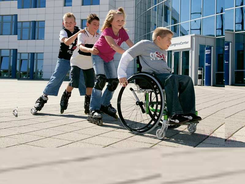 Люди с ограниченными возможностями. Люди инвалиды.
