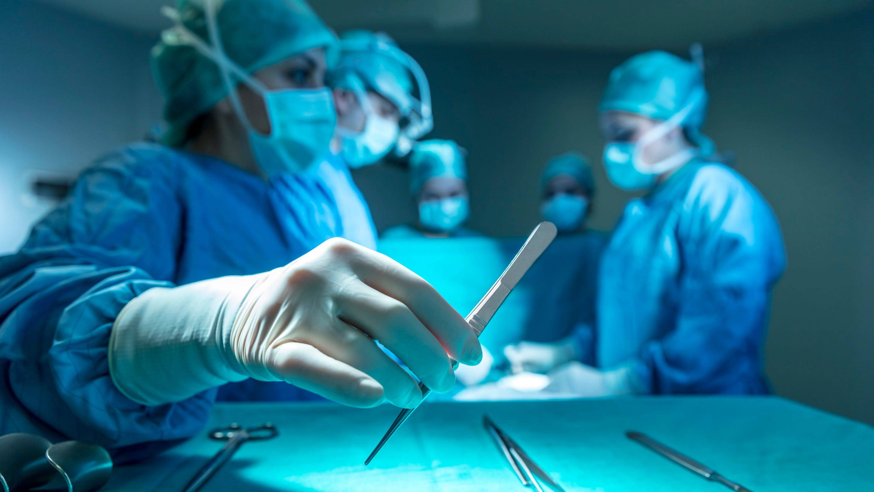 Мужская пластическая хирургия: обзор популярных пластических операции для мужчин